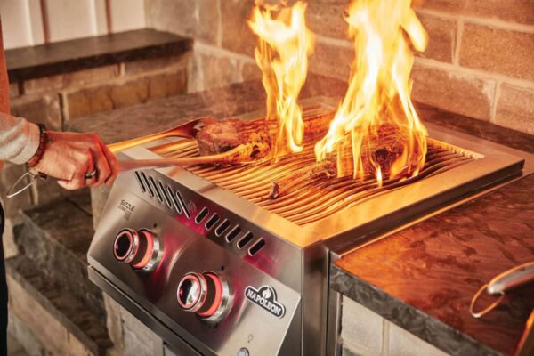 Napoleon 700-Series built-in SIZZLE ZONE™ large 18-inch