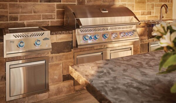 Napoleon 700-Series built-in SIZZLE ZONE™ large 18-inch