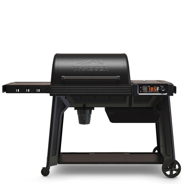 Traeger Woodridge Pro front (1)